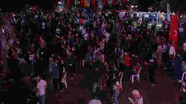 İki bin kişinin katıldığı Murat Dalkılıç konserinde koronavirüs unutuldu #4