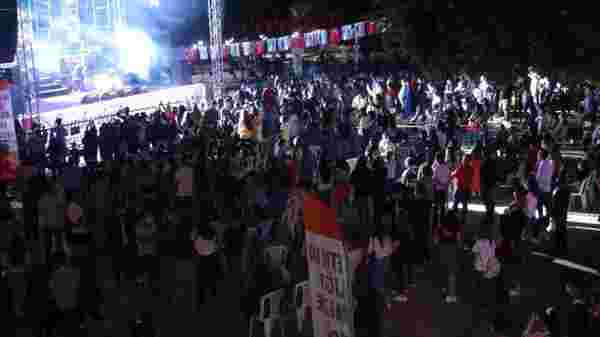 İki bin kişinin katıldığı Murat Dalkılıç konserinde koronavirüs unutuldu #6