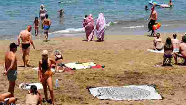 İki gündür koronavirüs kaynaklı ölümün yaşanmadığı İspanya'da halk, plajlara akın etti