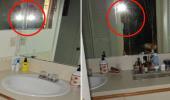 Emlakçı satılık evin banyosunda video çekti, aynada gördüğü adam nedeniyle dili tutuldu