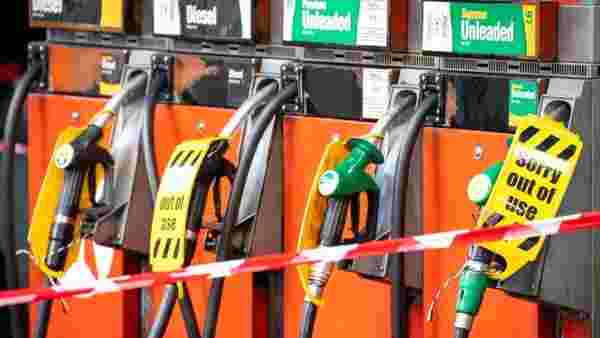 İngiltere'de ordu, benzin istasyonlarına akaryakıt dağıtımına Pazartesi başlıyor