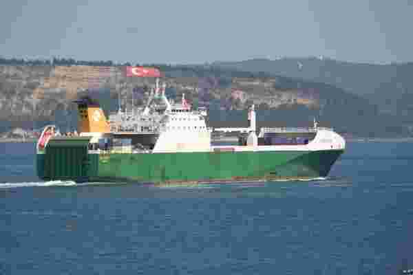 İngiltere devletine ait gemi Çanakkale Boğazı'ndan geçti