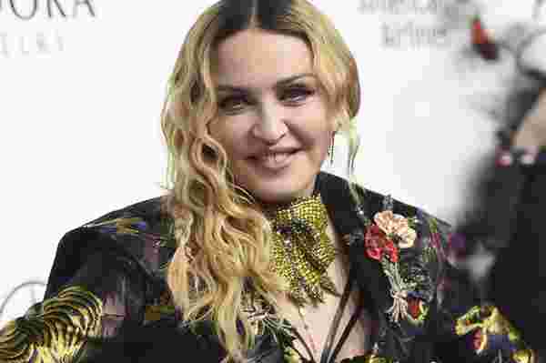 Instagram, Madonna'nın Fotoğraflarını 'Meme Ucu Göründüğü İçin' Kaldırdı, Şarkıcı 'Kadın Düşmanlığı' Dedi
