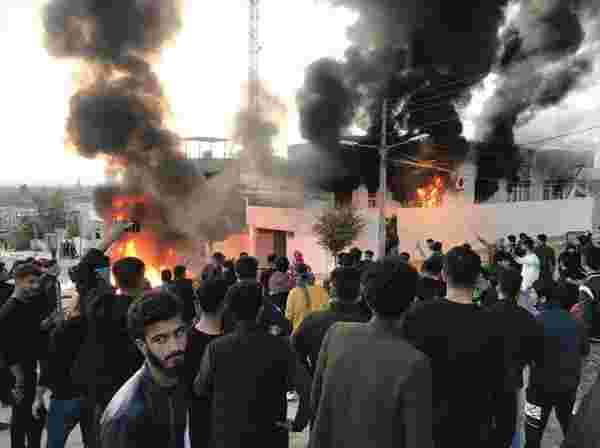 Irak Kürt Bölgesel Yönetimi'nde protestocular binaları ateşe verdi: 15 yaralı