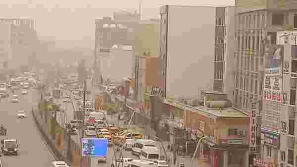 Irak'tan gelen kum fırtınası Şırnak'ta hayatı olumsuz etkiledi! Vatandaşlara 'Dışarı çıkmayın' uyarısı yapıldı