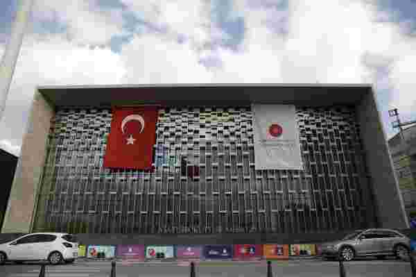 İsminin değişeceği iddia edilen Atatürk Kültür Merkezi'nin tabelası asıldı