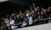 Adana Demirspor maçında sokağa çıkma kısıtlamasına rağmen tribünler doldu, maskesiz tezahürat yapıldı!