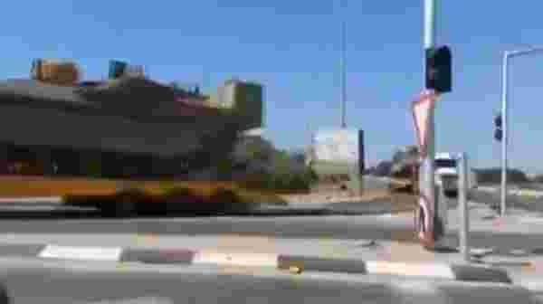 İsrail ordusu Gazze sınırına mühimmat ve tank sevkiyatı yapmaya başladı