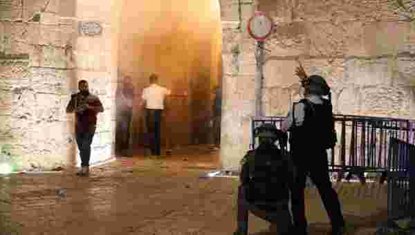 İsrail polisi bu sabah yine saldırdı! Mescid-i Aksa'dan çıkan 10 kişi yaralandı