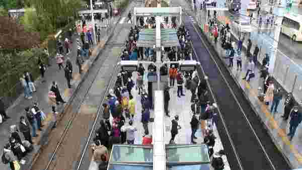 İstanbul'da iş çıkışı toplu taşıma araçlarında yoğunluk