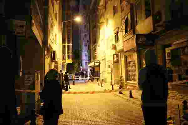 İzmir'de duvarlarında çatlama meydana gelen 4 katlı bina tedbir amaçlı boşaltıldı