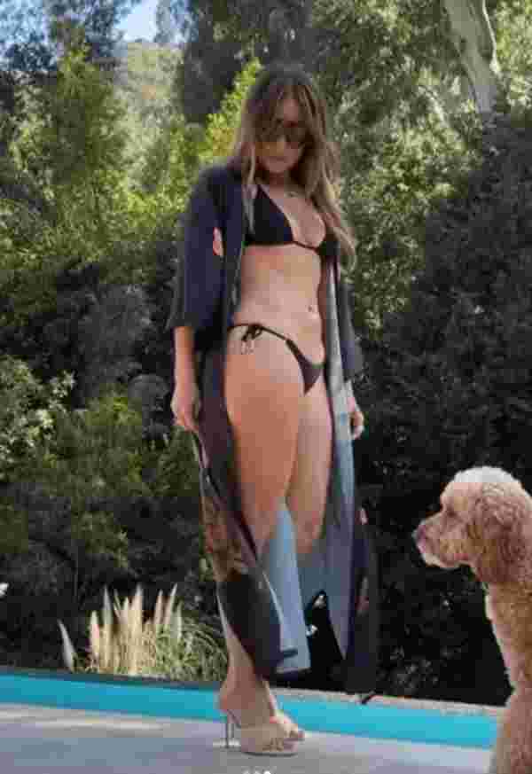Jennifer Lopez den bikini şov #2