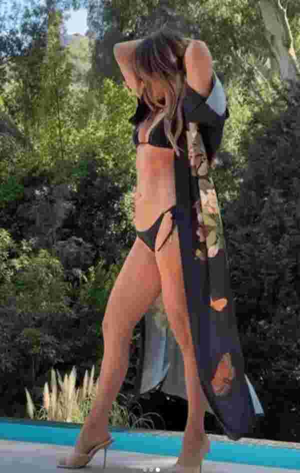 Jennifer Lopez den bikini şov #3