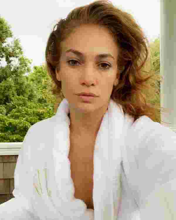 Jennifer Lopez'den makyajsız paylaşım #1