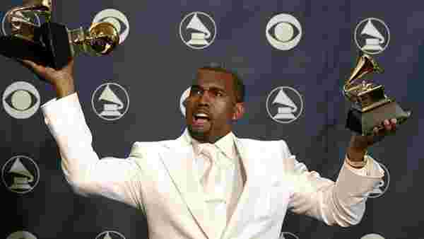 Kanye West, Grammy ödülünün üzerine tuvaletini yaptı