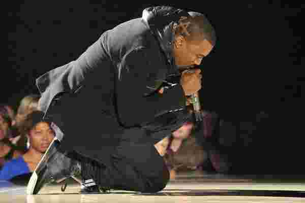 Kanye West in ayakkabısı rekor fiyata satıldı #3