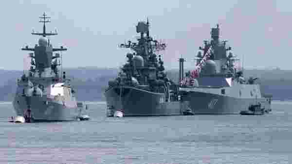 Karadeniz'de sıcak dakikalar! Rusya, İngiliz savaş gemisine uyarı ateşi açtı