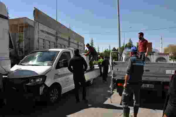Karaman'da kamyonet ile tır çarpıştı: 3 yaralı