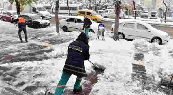 Erzurumda karla mücadele devam ediyor