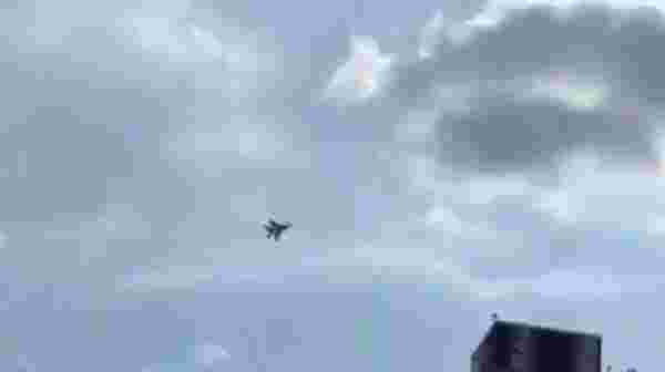 Karşıt grupların birbirine girdiği Erivan semalarında savaş jetleri uçmaya başladı