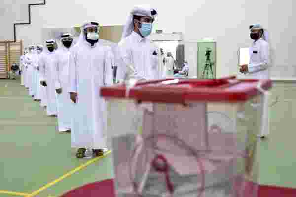 Katar'da ilk kez yapılan Şura Meclisi seçimlerine katılım oranı yüzde 44