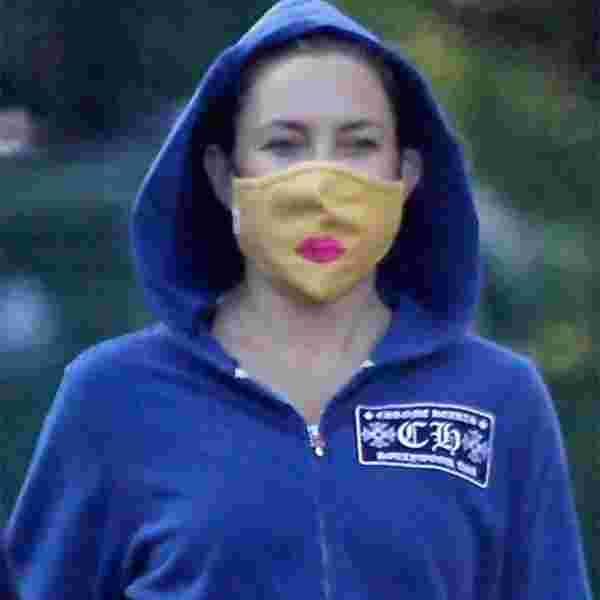 Kate Hudson'un öpücüklü maskesi