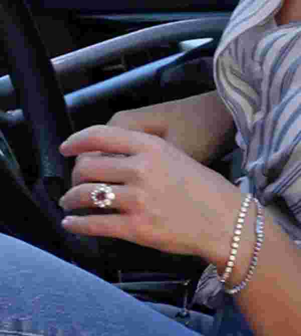 Katy Perry, 5 milyon dolarlık nişan yüzüğüyle görüntülendi #2