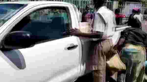 Kenya'da dehşet: Seyyar satıcı kadın kamyonetin arkasında metrelerce sürüklendi