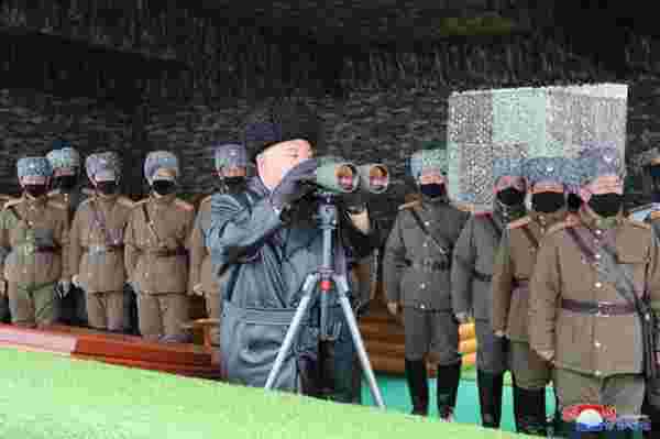 Kim Jong-un, yasa dışı film satan adamı 500 kişi önünde kurşuna dizdirdi