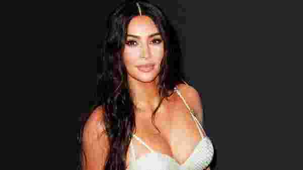 Kim Kardashian, annesinin sevgilisiyle dalga geçti