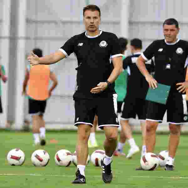 Konyaspor’da yeni transfer Oliveira ilk antrenmanına çıktı
