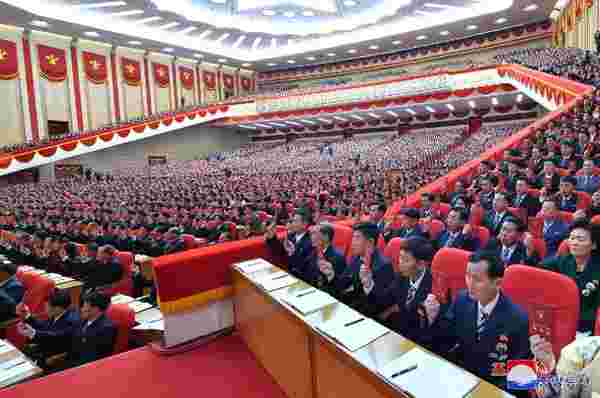 Kore İşçi Partisi kongresinde dikkat çeken görüntü: 5 bin kişiden maske takan yok