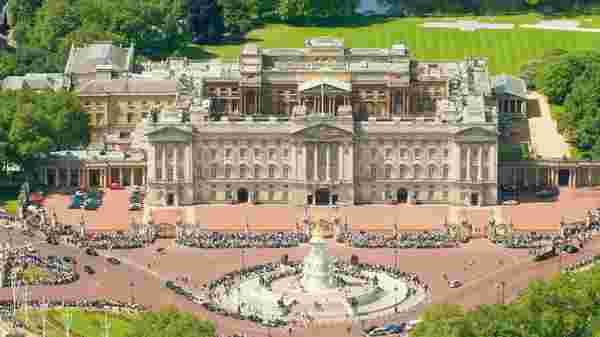 Kraliçe Elizabeth, Prens Charles ın Buckingham Sarayı fikrine karşı çıktı #1