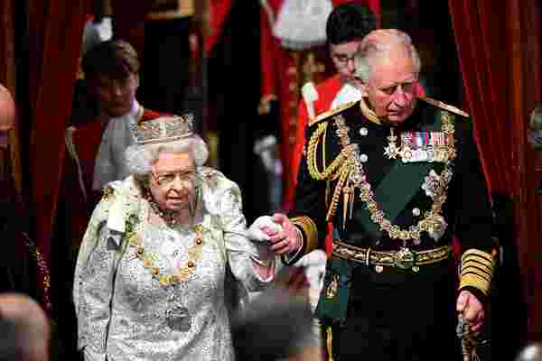 Kraliçe Elizabeth, Prens Charles ın Buckingham Sarayı fikrine karşı çıktı #2