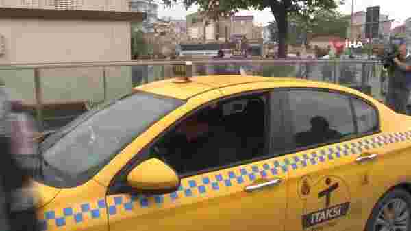 Kurallara uymayan taksiciler turist kılığındaki polise yakalandı