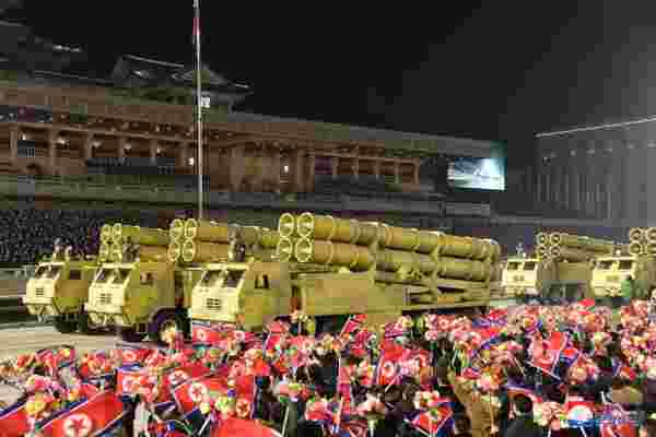 Kim Jong-Un ABD'ye denizaltı füzeleriyle gözdağı verdi