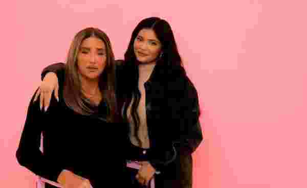 Kylie Jenner, cinsiyet değiştiren babasına makyaj yaptı #1