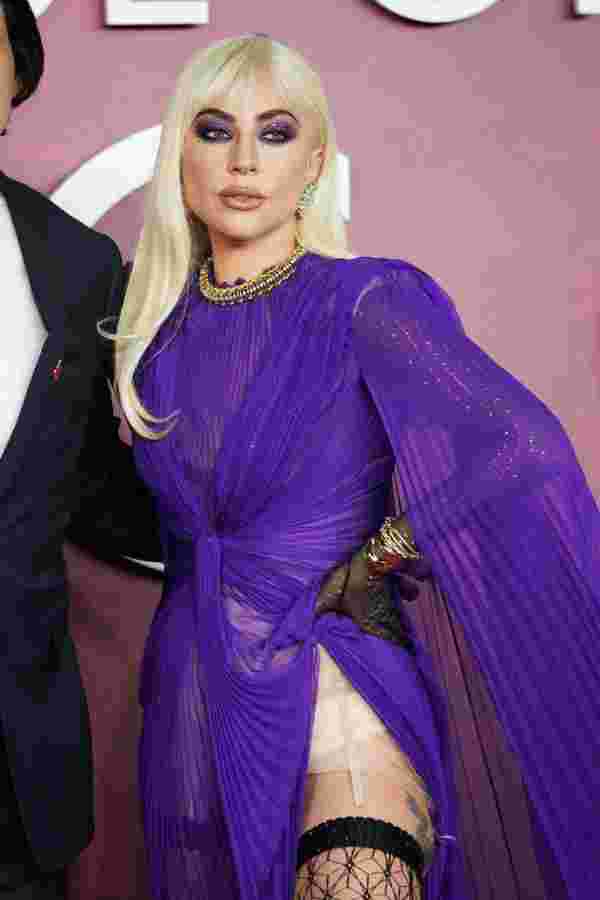 Lady Gaga, iç çamaşırını gösterdi #5