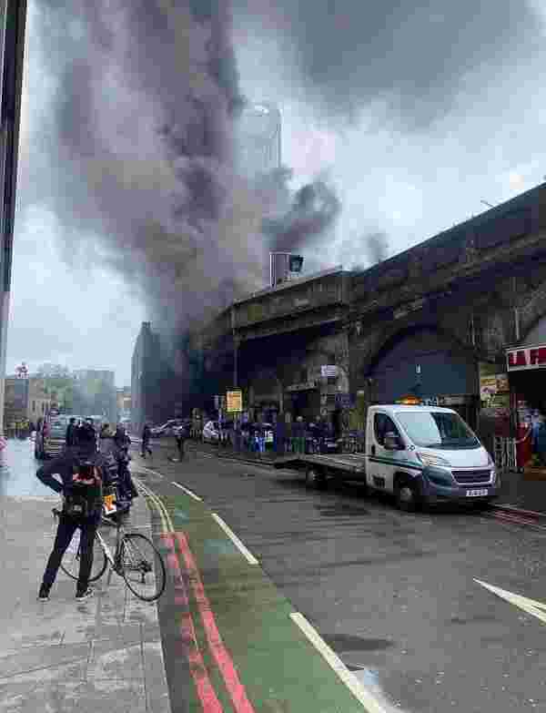 Londra metrosunda patlama! Şehrin üstünü kara dumanlar kapladı