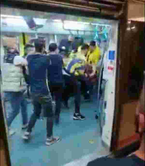 Marmaray savaş alanına döndü! Fenerbahçeliler, Trabzonsporlulara tekme tokat saldırdı