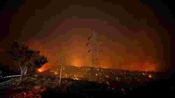 Mersin'deki yangına gece görüşlü 3 helikopter müdahale ediyor