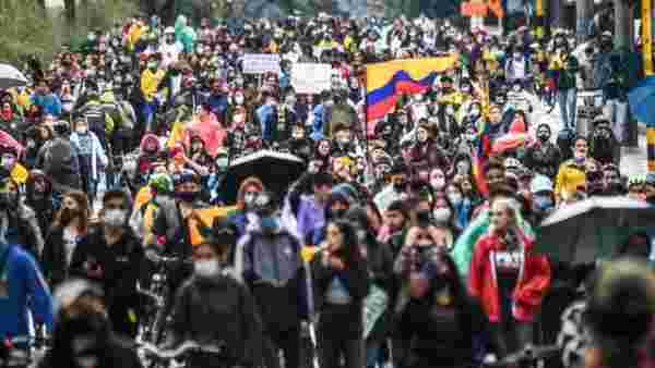Kolombiya'da sokaklar yangın yeri! Hükümet masaya oturmaya hazır ama göstericiler vazgeçmiyor