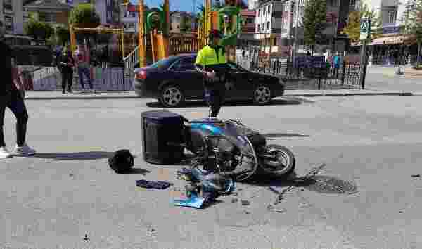 Motosiklet sürücüsünün yaralandığı kaza kamerada