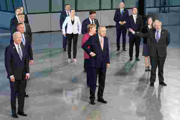 NATO Zirvesi, 30 liderin aile fotoğrafı çekilmesi ile başladı