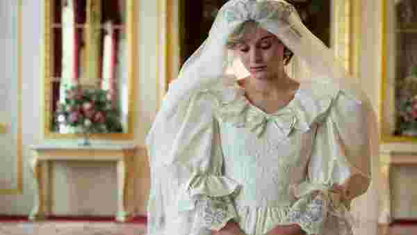 Netflix'ten İngiliz Kraliyet ailesine 'The Crown' resti! Kurgu olduğunu belirtmeyecek