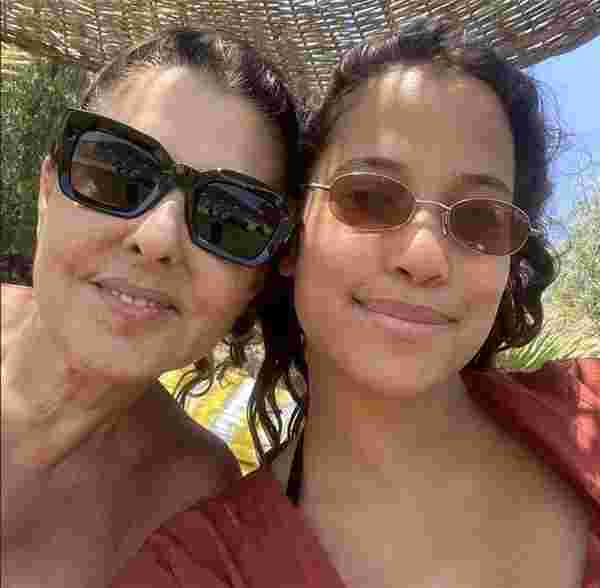 Nilüfer ile kızı Ayşe Nazlı tatilde #2