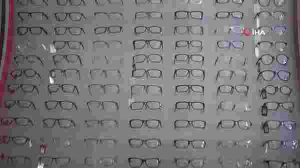 Optisyen Abdullah Ruhlusaraç: 'Plastik gözlüklerle gözümüzü kandırıp zararlı ışınlara maruz bırakıyoruz'