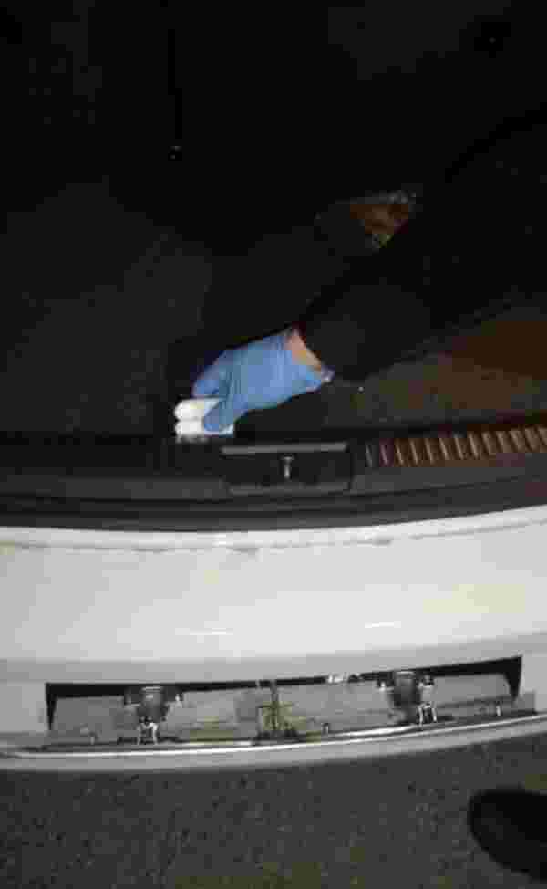 Otomobilde görülmemiş uyuşturucu düzeneği: Mıknatıslı plakalıktan kokain çıktı