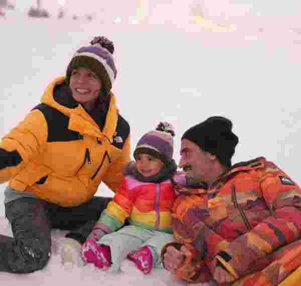 Özge Özpirinçci ailesiyle kayak tatilinde #2