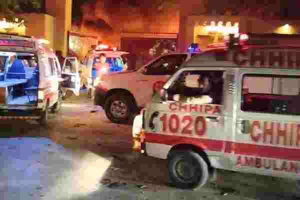 Pakistan'da otel otoparkında patlama: 3 ölü, 13 yaralı